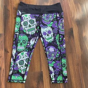 CVG Constantly Varied Gear Sugar Skulls Capri Leggings XL
